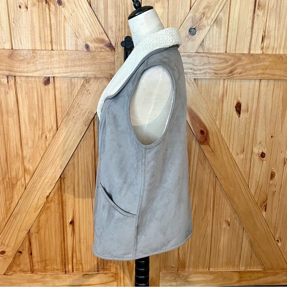 Denim & Co Gray and Cream Vest - Picture 7 of 10